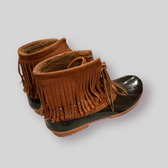Waterproof Fringe Boots - Picture 4 of 6